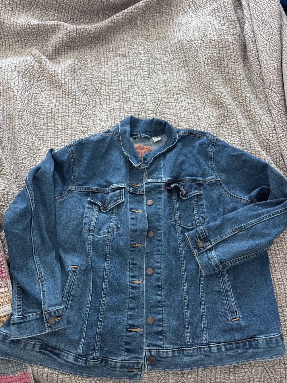 Levi's plus size Women's Blue Denim Trucker Jacket